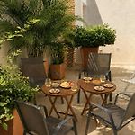 Luxury 2Br Inside Old City, Private Patio, Ac, 2 Pools & Parking