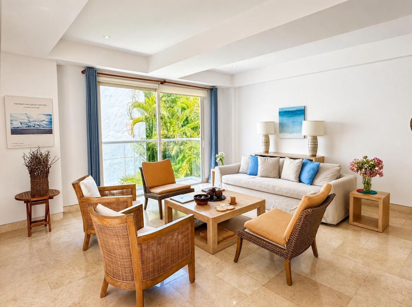 Luxury 2br Inside Old City, Private Patio, Ac, 2 Pools & Parking Cartagena