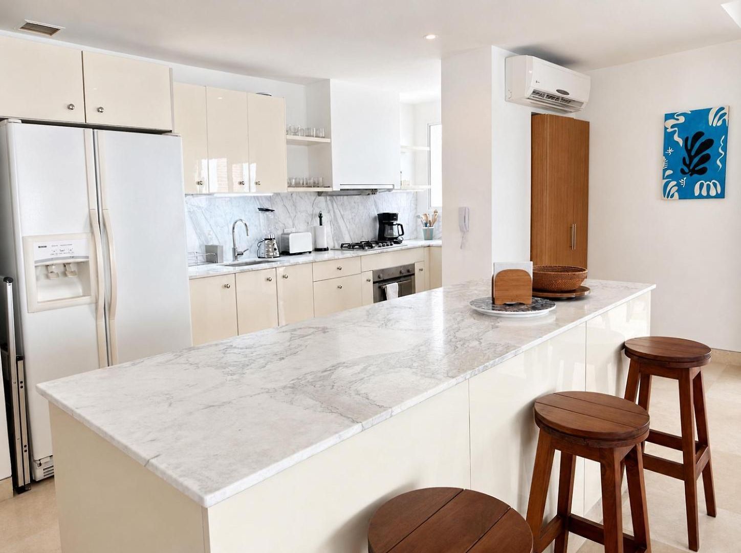 Luxury 2br Inside Old City, Private Patio, Ac, 2 Pools & Parking Apartamento Cartagena