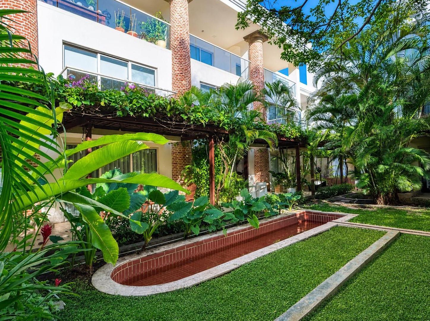 Luxury 2br Inside Old City, Private Patio, Ac, 2 Pools & Parking Apartamento