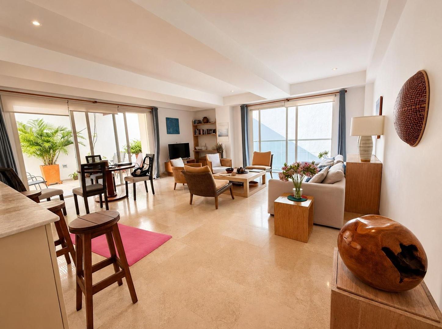 Luxury 2br Inside Old City, Private Patio, Ac, 2 Pools & Parking Apartamento *