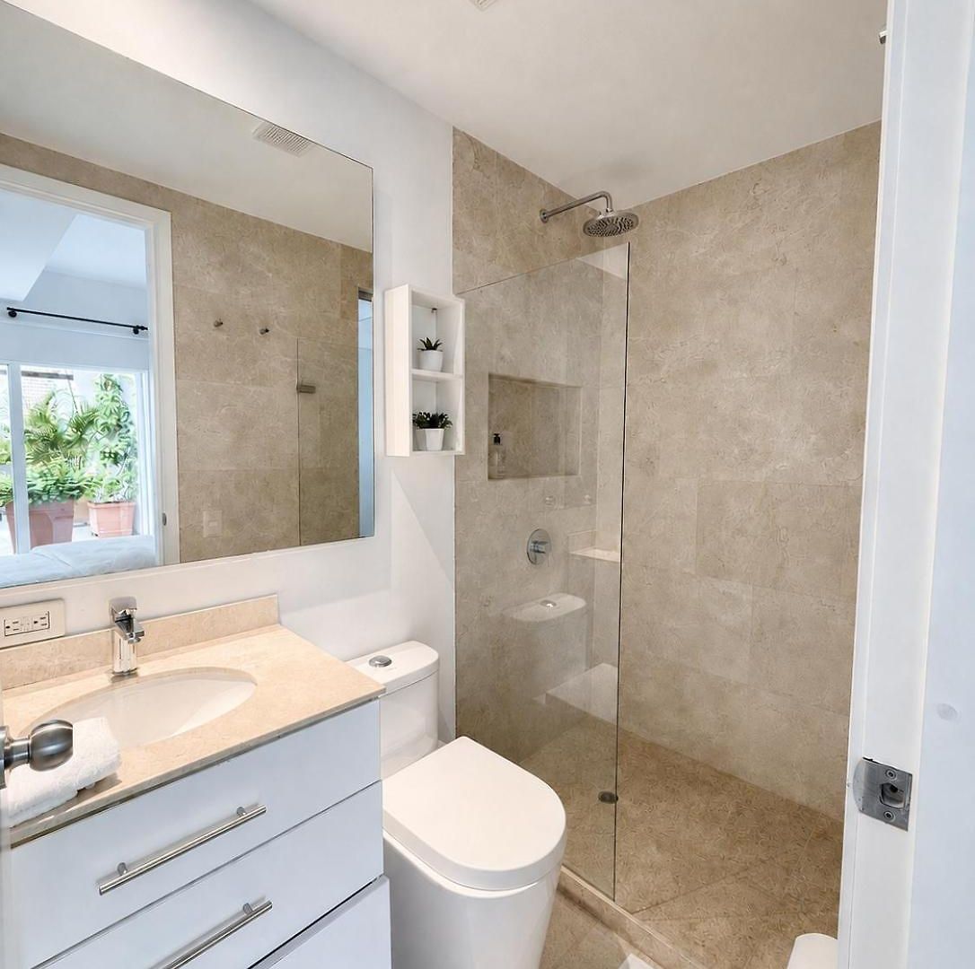 Luxury 2br Inside Old City, Private Patio, Ac, 2 Pools & Parking *