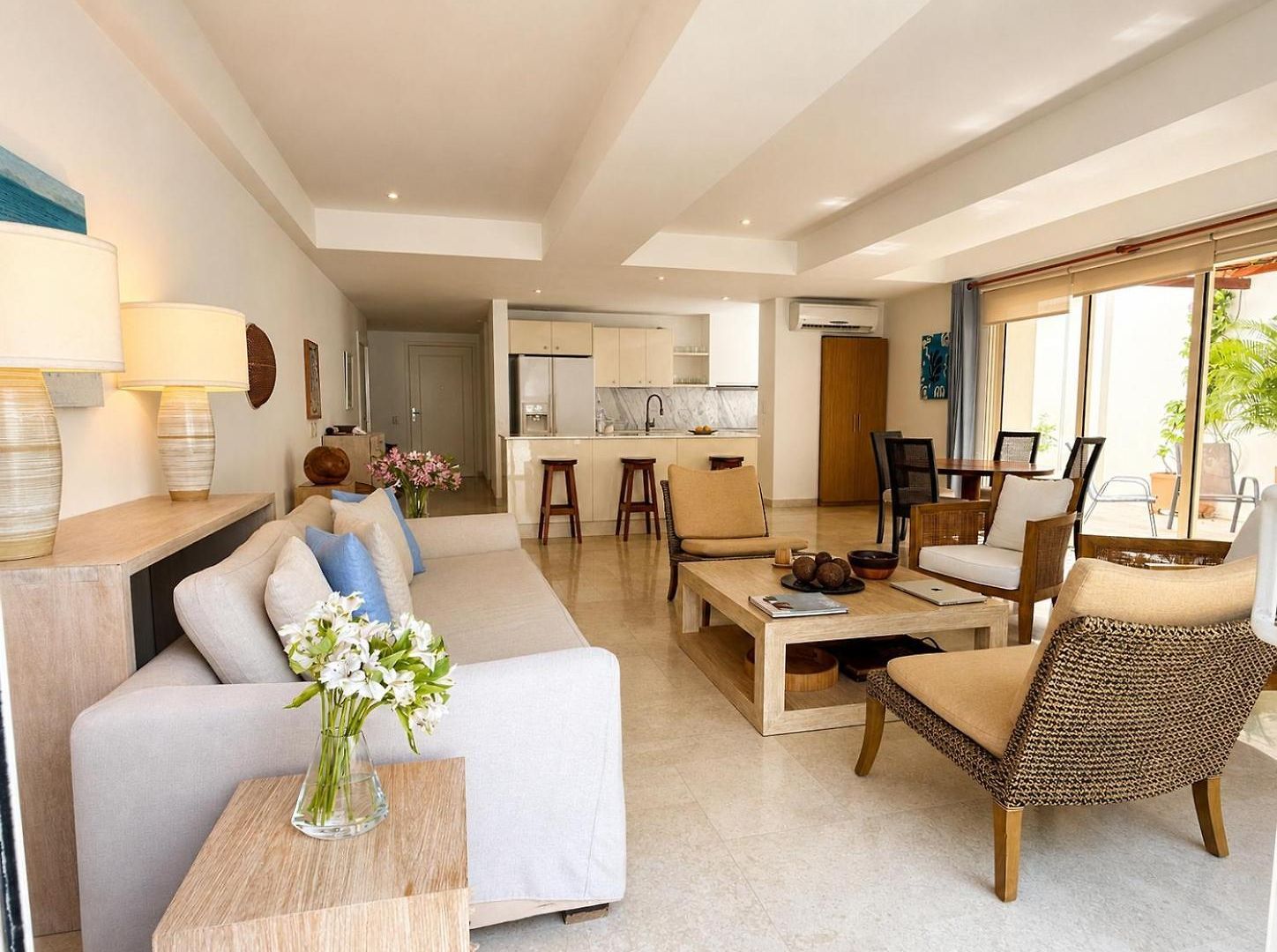 Luxury 2br Inside Old City, Private Patio, Ac, 2 Pools & Parking Cartagena