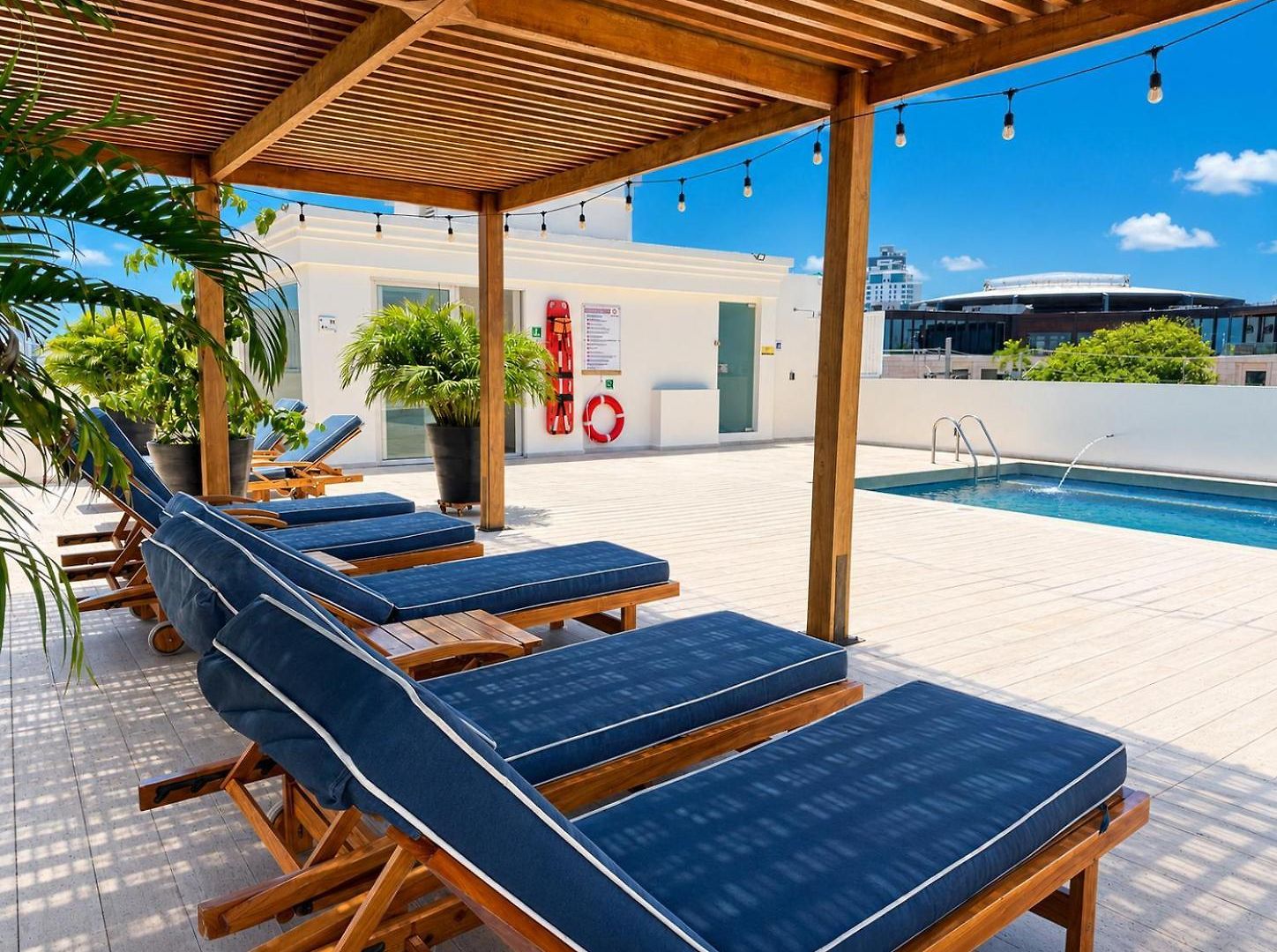 Luxury 2br Inside Old City, Private Patio, Ac, 2 Pools & Parking Apartamento Cartagena