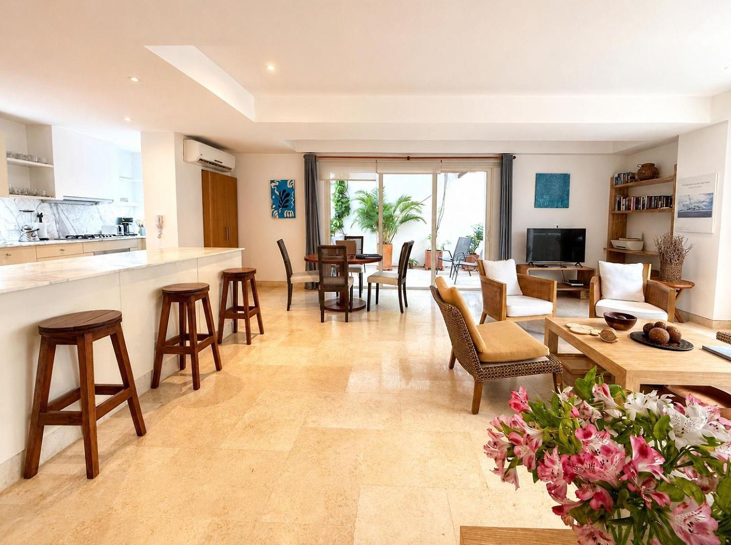 Luxury 2br Inside Old City, Private Patio, Ac, 2 Pools & Parking Apartamento *