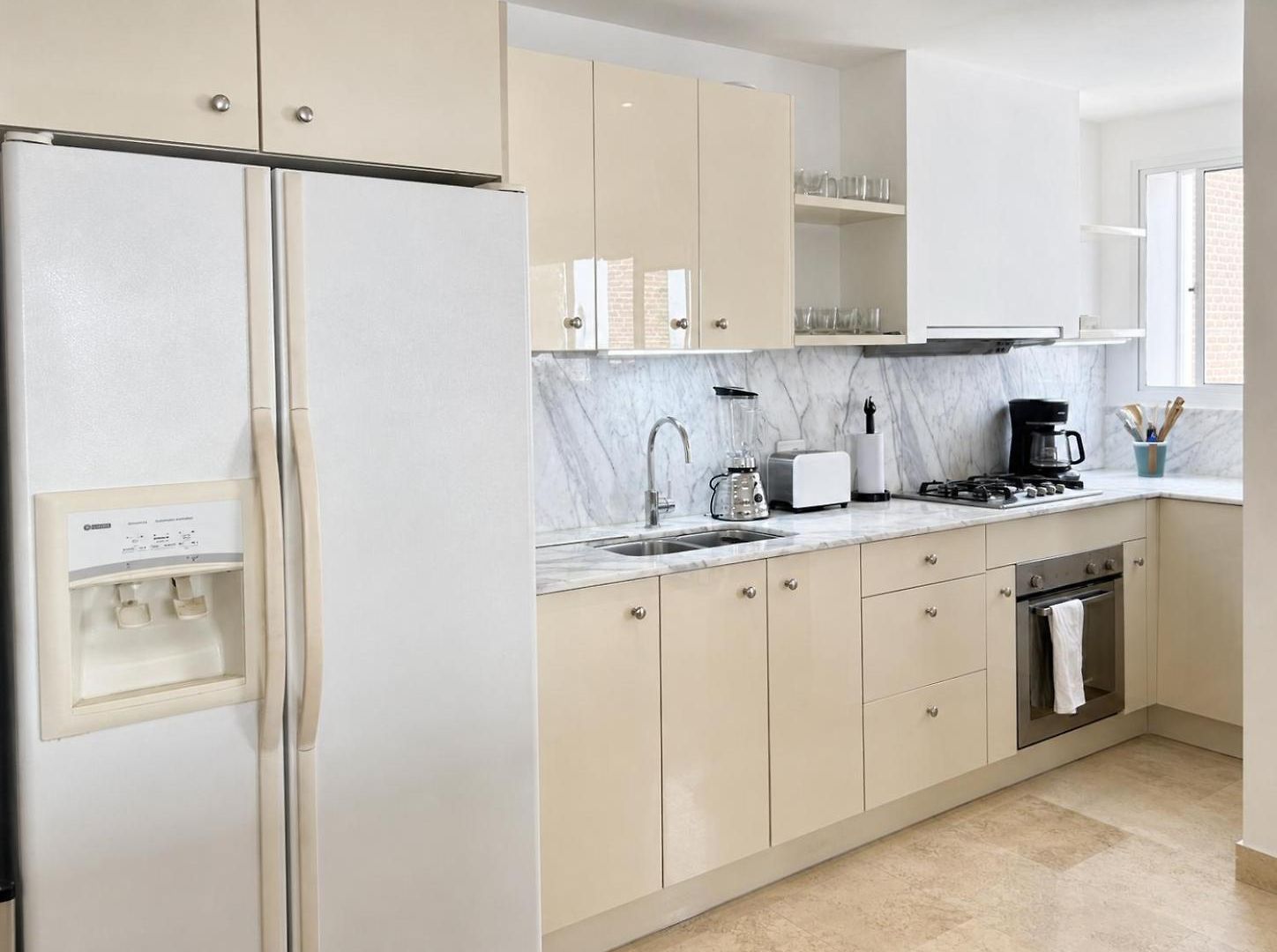 Luxury 2br Inside Old City, Private Patio, Ac, 2 Pools & Parking Apartamento