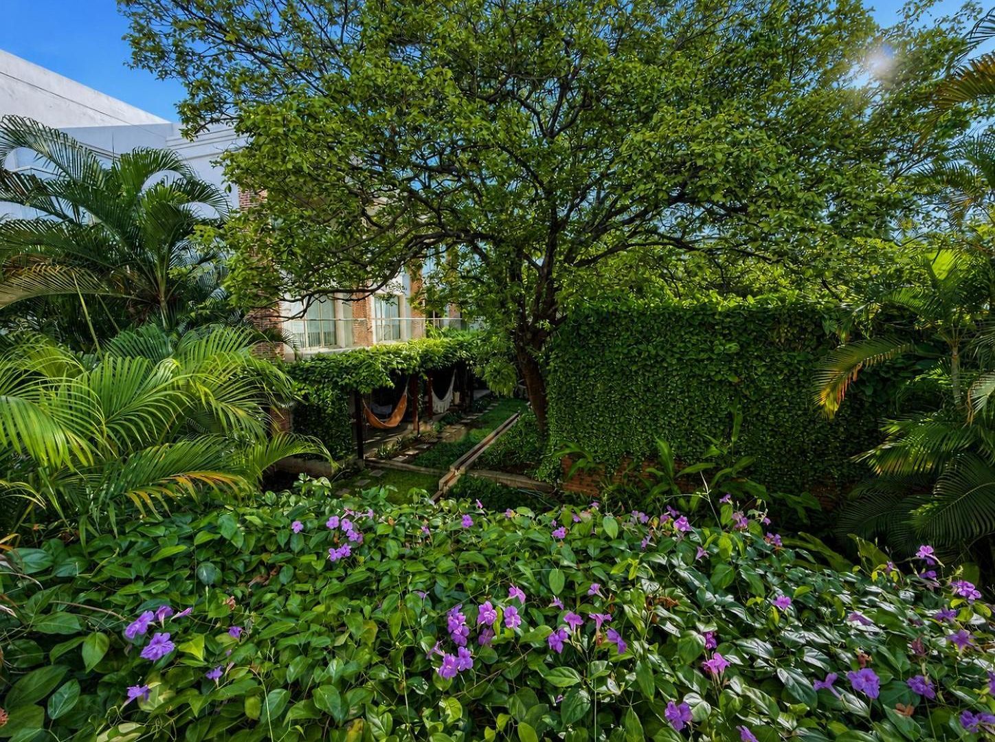 Luxury 2br Inside Old City, Private Patio, Ac, 2 Pools & Parking Apartamento Cartagena