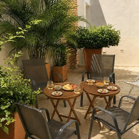 Luxury 2br Inside Old City, Private Patio, Ac, 2 Pools & Parking Apartamento Cartagena