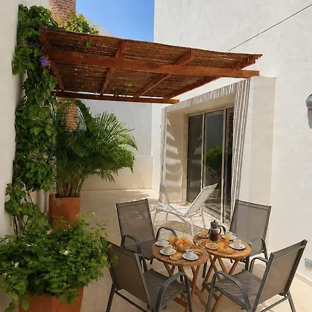 Apartamento Luxury 2br Inside Old City, Private Patio, Ac, 2 Pools & Parking