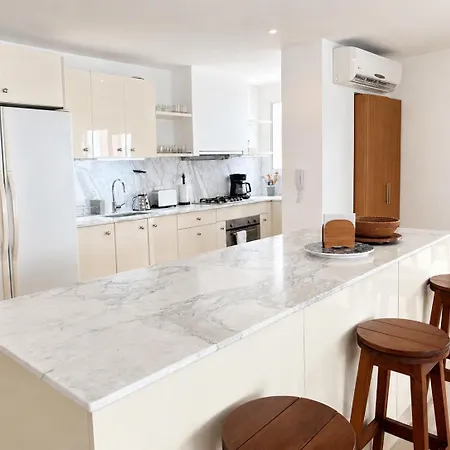 Luxury 2br Inside Old City, Private Patio, Ac, 2 Pools & Parking Apartamento Cartagena