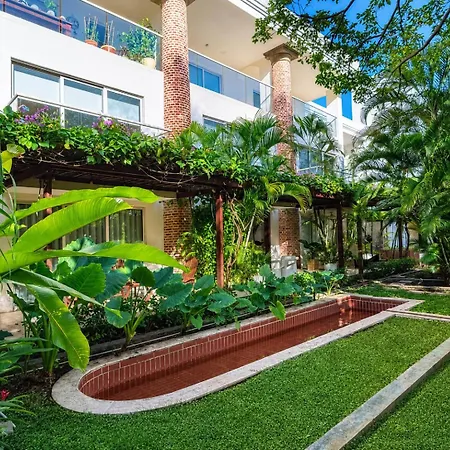 Luxury 2br Inside Old City, Private Patio, Ac, 2 Pools & Parking Apartamento