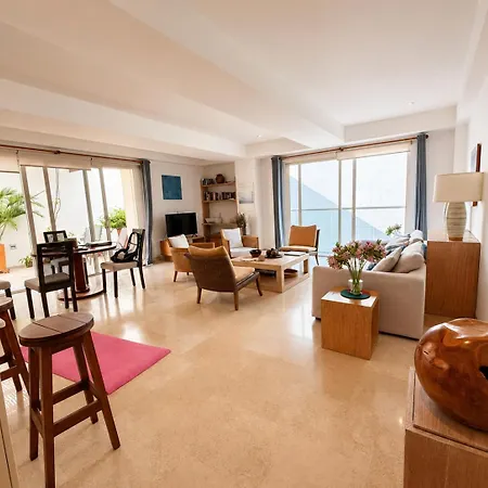 Luxury 2br Inside Old City, Private Patio, Ac, 2 Pools & Parking Apartamento *