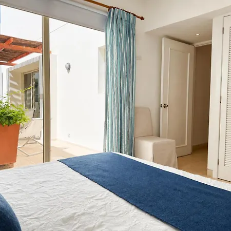 Luxury 2br Inside Old City, Private Patio, Ac, 2 Pools & Parking Apartamento *