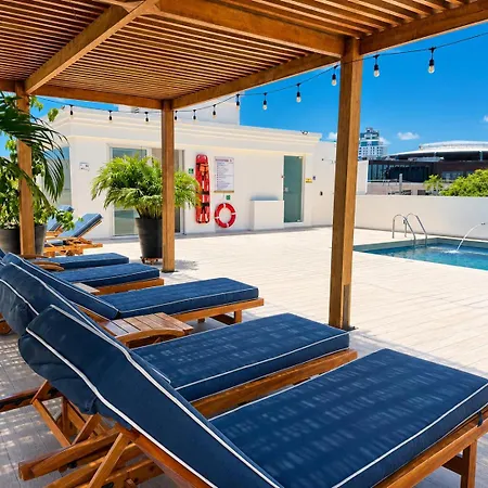 Luxury 2br Inside Old City, Private Patio, Ac, 2 Pools & Parking Apartamento Cartagena