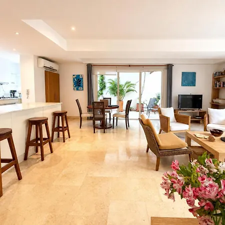Luxury 2br Inside Old City, Private Patio, Ac, 2 Pools & Parking Apartamento *