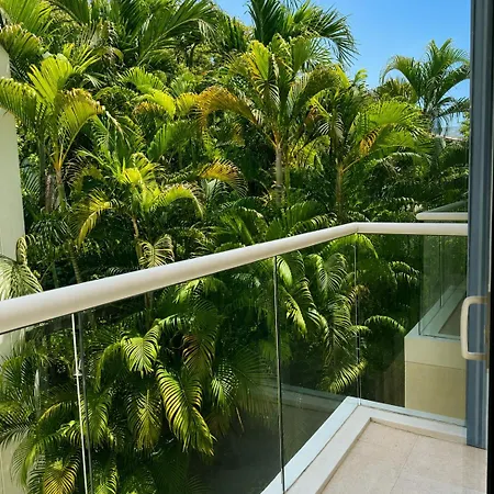 Luxury 2br Inside Old City, Private Patio, Ac, 2 Pools & Parking